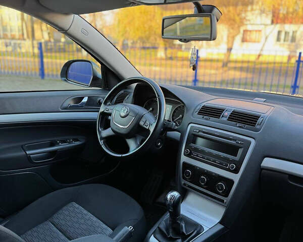 Сірий Шкода Октавія, об'ємом двигуна 1.39 л та пробігом 200 тис. км за 7400 $, фото 21 на Automoto.ua