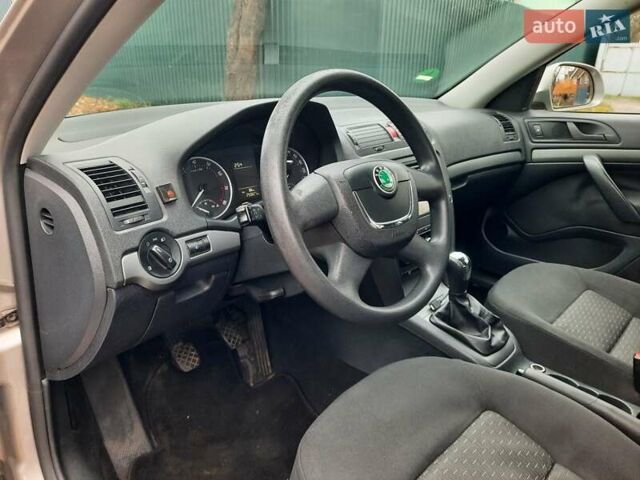 Серый Шкода Октавия, объемом двигателя 1.6 л и пробегом 250 тыс. км за 7550 $, фото 26 на Automoto.ua