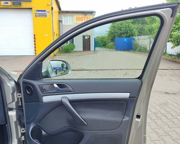 Сірий Шкода Октавія, об'ємом двигуна 1.6 л та пробігом 195 тис. км за 7800 $, фото 48 на Automoto.ua