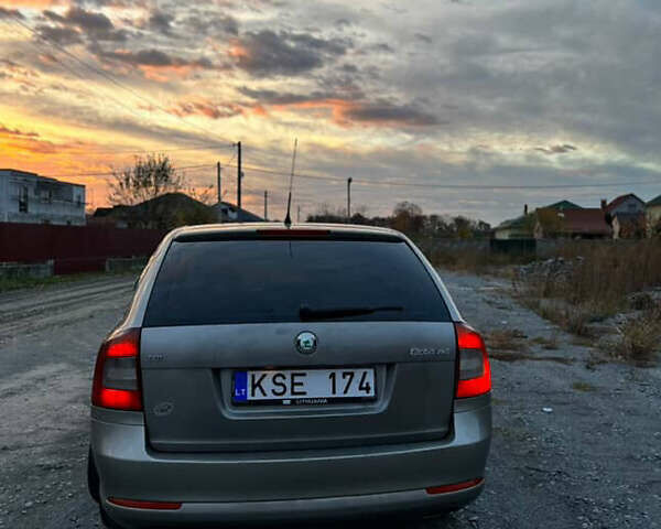 Шкода Октавія 2009 у Києві на Automoto.ua Сірий Шкода Октавія, об'ємом двигуна 1.9 л та пробігом 400 тис. км за 3150 $, фото 4 на Automoto.ua