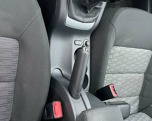 Серый Шкода Октавия, объемом двигателя 1.6 л и пробегом 181 тыс. км за 8877 $, фото 116 на Automoto.ua