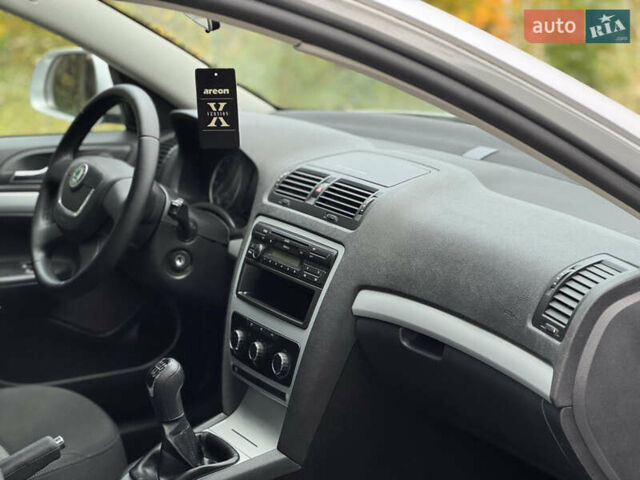 Серый Шкода Октавия, объемом двигателя 1.6 л и пробегом 212 тыс. км за 7400 $, фото 22 на Automoto.ua