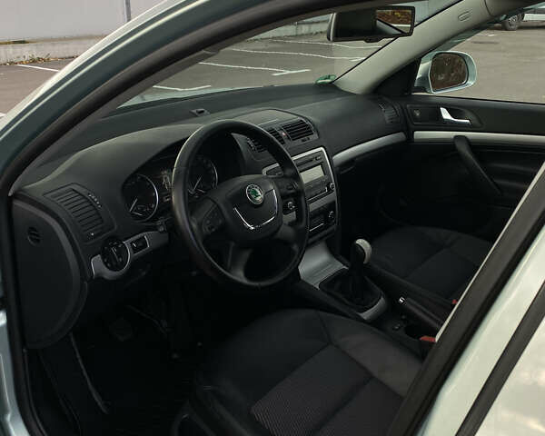 Сірий Шкода Октавія, об'ємом двигуна 1.8 л та пробігом 230 тис. км за 7100 $, фото 30 на Automoto.ua