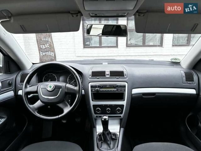 Серый Шкода Октавия, объемом двигателя 1.6 л и пробегом 203 тыс. км за 8099 $, фото 107 на Automoto.ua