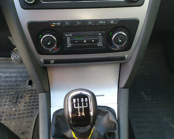 Шкода Октавия 2009 в Хмельницком на Automoto.ua Серый Шкода Октавия, объемом двигателя 1.6 л и пробегом 310 тыс. км за 6950 $, фото 19 на Automoto.ua
