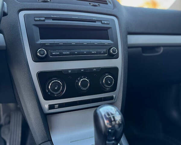 Сірий Шкода Октавія, об'ємом двигуна 1.39 л та пробігом 200 тис. км за 7400 $, фото 17 на Automoto.ua