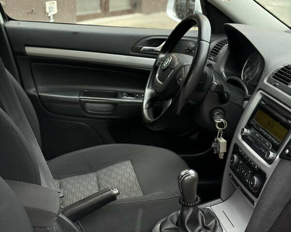 Сірий Шкода Октавія, об'ємом двигуна 1.97 л та пробігом 266 тис. км за 7500 $, фото 15 на Automoto.ua