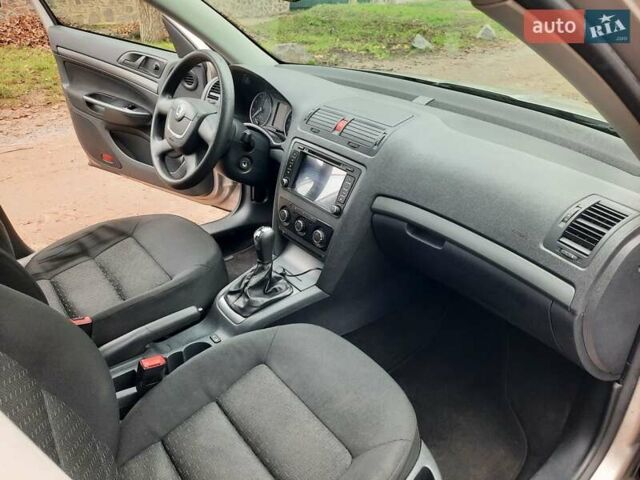 Серый Шкода Октавия, объемом двигателя 1.6 л и пробегом 250 тыс. км за 7370 $, фото 73 на Automoto.ua