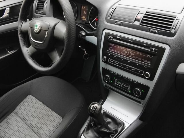 Сірий Шкода Октавія, об'ємом двигуна 0 л та пробігом 205 тис. км за 7100 $, фото 5 на Automoto.ua