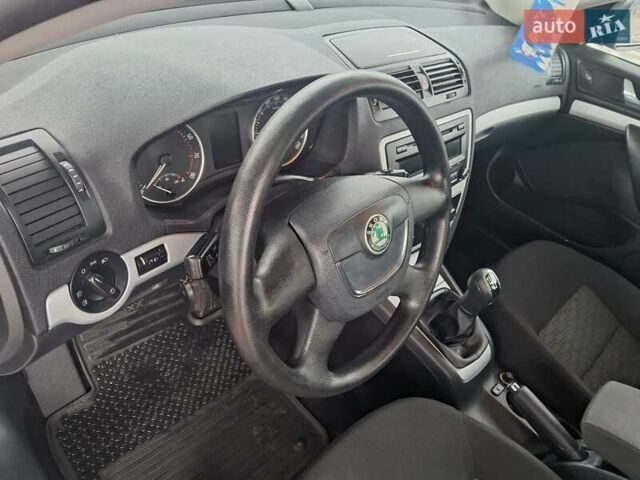 Серый Шкода Октавия, объемом двигателя 1.6 л и пробегом 171 тыс. км за 7800 $, фото 54 на Automoto.ua