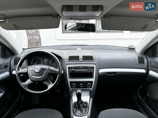 Серый Шкода Октавия, объемом двигателя 1.6 л и пробегом 203 тыс. км за 8099 $, фото 110 на Automoto.ua