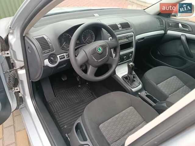 Серый Шкода Октавия, объемом двигателя 1.6 л и пробегом 241 тыс. км за 7450 $, фото 18 на Automoto.ua