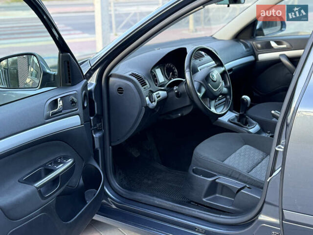 Сірий Шкода Октавія, об'ємом двигуна 1.8 л та пробігом 171 тис. км за 7300 $, фото 26 на Automoto.ua