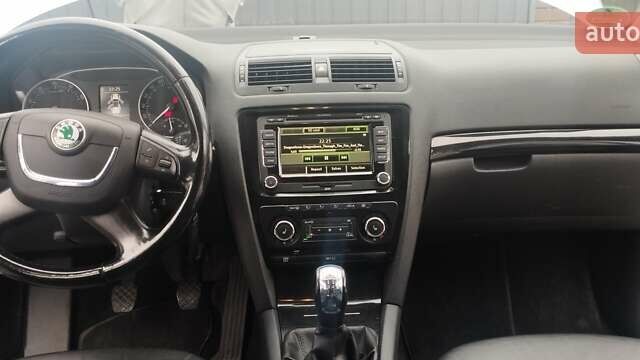 Серый Шкода Октавия, объемом двигателя 1.8 л и пробегом 215 тыс. км за 8000 $, фото 26 на Automoto.ua