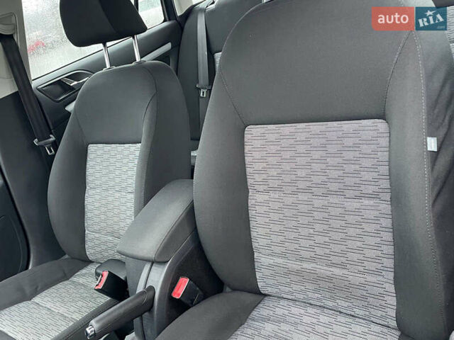 Серый Шкода Октавия, объемом двигателя 1.6 л и пробегом 181 тыс. км за 8877 $, фото 99 на Automoto.ua