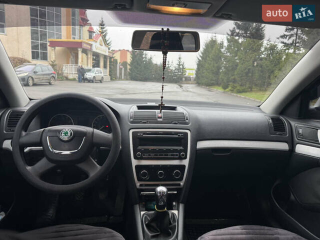 Серый Шкода Октавия, объемом двигателя 1.6 л и пробегом 218 тыс. км за 8200 $, фото 8 на Automoto.ua