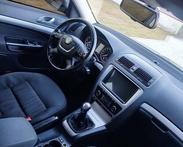 Серый Шкода Октавия, объемом двигателя 1.8 л и пробегом 235 тыс. км за 7200 $, фото 9 на Automoto.ua