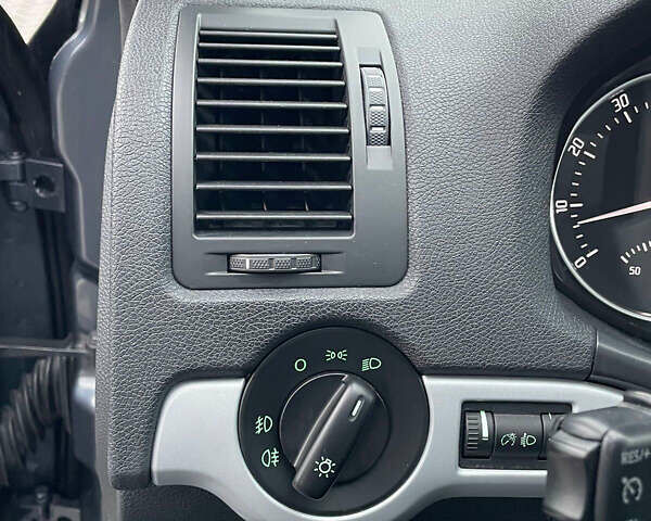 Серый Шкода Октавия, объемом двигателя 1.6 л и пробегом 181 тыс. км за 8999 $, фото 37 на Automoto.ua