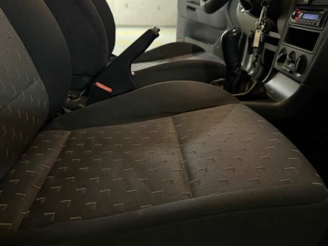 Серый Шкода Октавия, объемом двигателя 1.6 л и пробегом 235 тыс. км за 2900 $, фото 4 на Automoto.ua