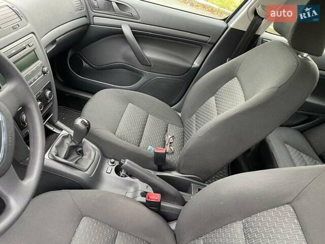 Сірий Шкода Октавія, об'ємом двигуна 0 л та пробігом 240 тис. км за 5800 $, фото 7 на Automoto.ua