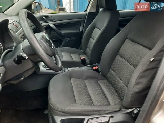 Серый Шкода Октавия, объемом двигателя 1.6 л и пробегом 250 тыс. км за 7550 $, фото 41 на Automoto.ua