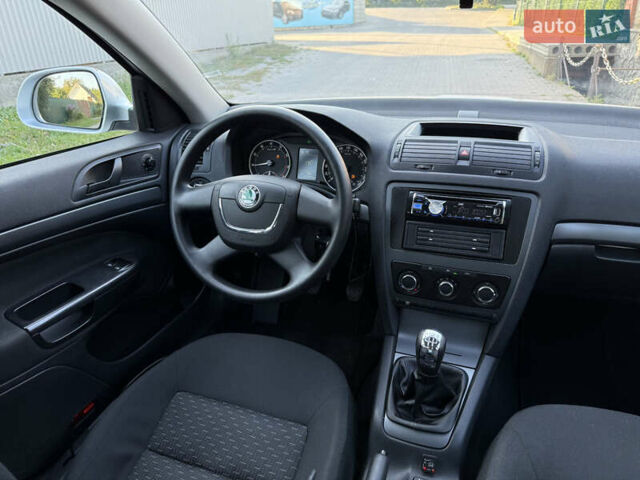 Серый Шкода Октавия, объемом двигателя 1.6 л и пробегом 237 тыс. км за 7899 $, фото 2 на Automoto.ua