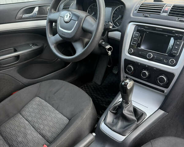 Шкода Октавия 2009 в Львове на Automoto.ua Серый Шкода Октавия, объемом двигателя 1.34 л и пробегом 220 тыс. км за 6400 $, фото 8 на Automoto.ua