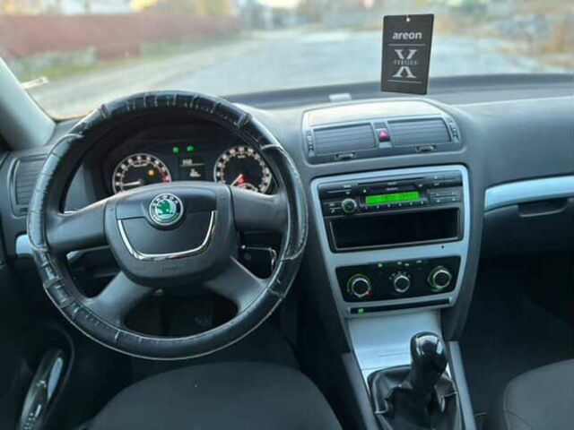 Сірий Шкода Октавія, об'ємом двигуна 0 л та пробігом 400 тис. км за 2950 $, фото 7 на Automoto.ua