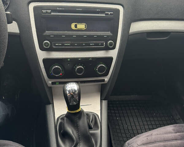 Серый Шкода Октавия, объемом двигателя 1.6 л и пробегом 218 тыс. км за 8200 $, фото 14 на Automoto.ua