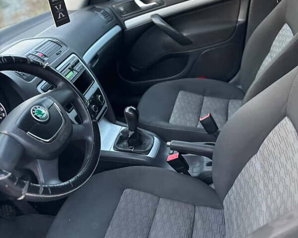 Шкода Октавія 2009 у Києві на Automoto.ua Сірий Шкода Октавія, об'ємом двигуна 1.9 л та пробігом 400 тис. км за 3150 $, фото 7 на Automoto.ua