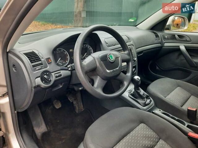 Серый Шкода Октавия, объемом двигателя 1.6 л и пробегом 250 тыс. км за 7550 $, фото 20 на Automoto.ua