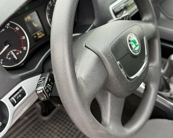 Серый Шкода Октавия, объемом двигателя 1.6 л и пробегом 176 тыс. км за 8999 $, фото 84 на Automoto.ua