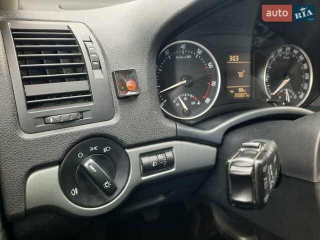 Серый Шкода Октавия, объемом двигателя 1.6 л и пробегом 250 тыс. км за 7550 $, фото 86 на Automoto.ua