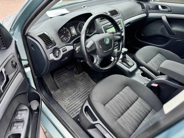 Серый Шкода Октавия, объемом двигателя 1.4 л и пробегом 229 тыс. км за 8000 $, фото 12 на Automoto.ua