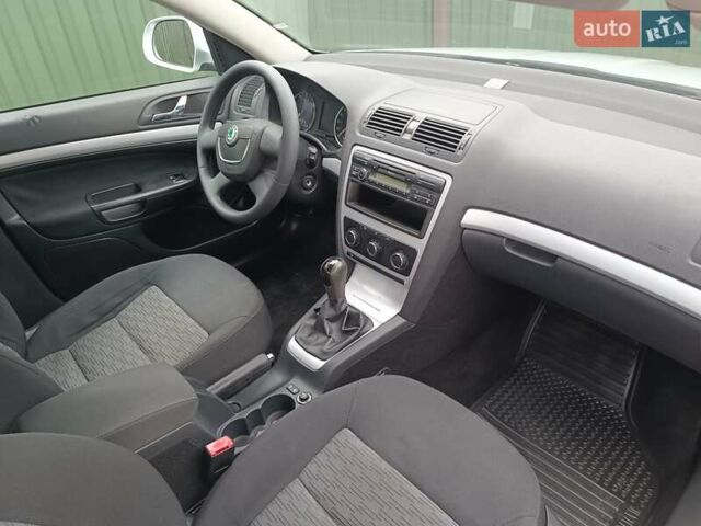 Серый Шкода Октавия, объемом двигателя 1.6 л и пробегом 241 тыс. км за 7450 $, фото 24 на Automoto.ua