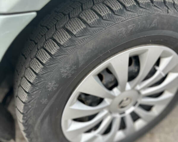 Серый Шкода Октавия, объемом двигателя 1.6 л и пробегом 261 тыс. км за 6100 $, фото 5 на Automoto.ua