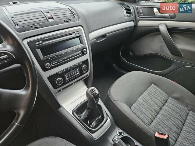 Серый Шкода Октавия, объемом двигателя 1.8 л и пробегом 178 тыс. км за 7300 $, фото 17 на Automoto.ua