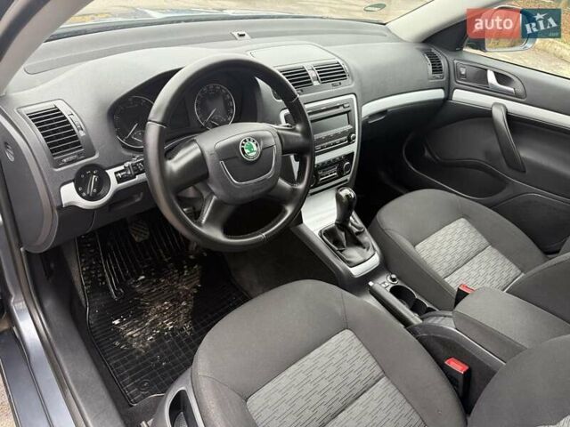 Сірий Шкода Октавія, об'ємом двигуна 1.6 л та пробігом 205 тис. км за 7900 $, фото 26 на Automoto.ua