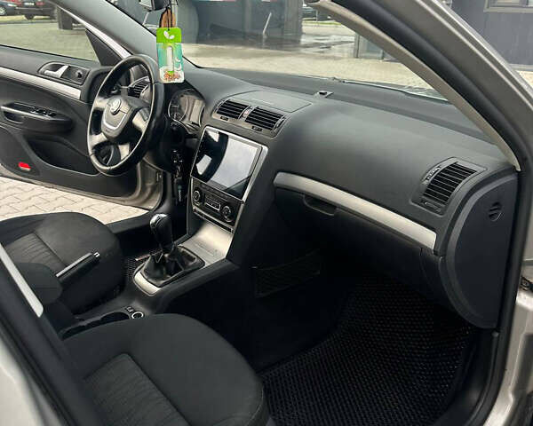 Серый Шкода Октавия, объемом двигателя 1.6 л и пробегом 280 тыс. км за 7350 $, фото 7 на Automoto.ua