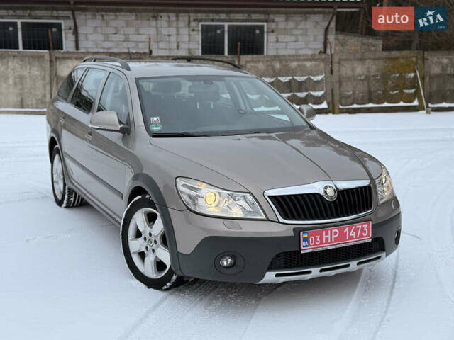 Сірий Шкода Октавія, об'ємом двигуна 1.8 л та пробігом 200 тис. км за 8000 $, фото 1 на Automoto.ua