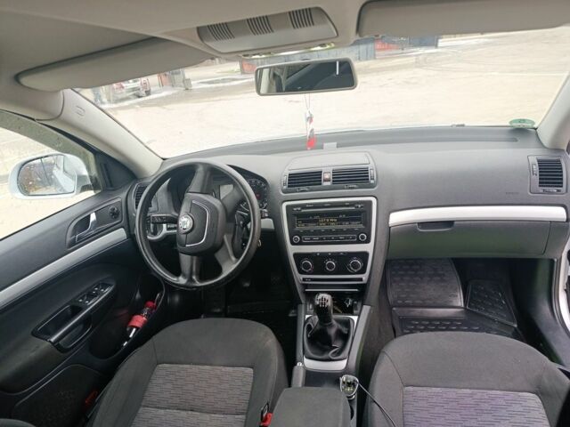 Сірий Шкода Октавія, об'ємом двигуна 2 л та пробігом 300 тис. км за 7250 $, фото 5 на Automoto.ua