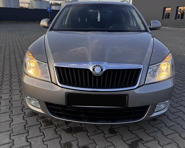 Серый Шкода Октавия, объемом двигателя 1.6 л и пробегом 201 тыс. км за 8450 $, фото 1 на Automoto.ua