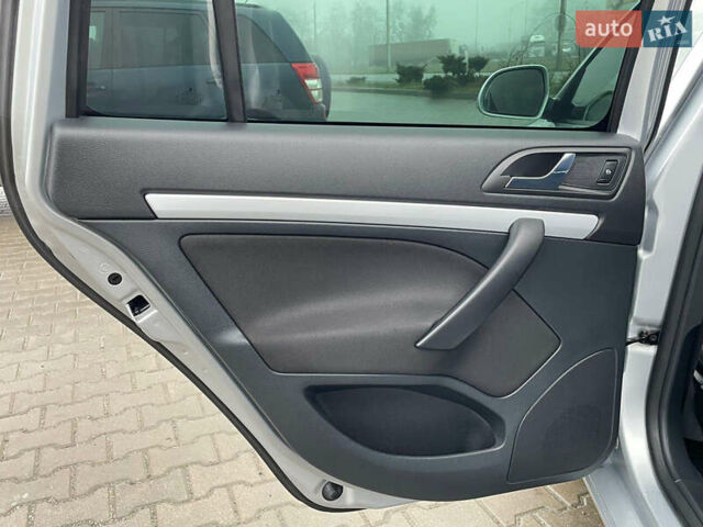 Сірий Шкода Октавія, об'ємом двигуна 1.6 л та пробігом 229 тис. км за 8999 $, фото 149 на Automoto.ua