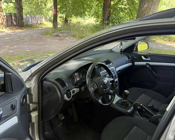 Серый Шкода Октавия, объемом двигателя 1.9 л и пробегом 203 тыс. км за 7200 $, фото 5 на Automoto.ua