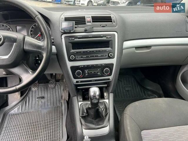 Серый Шкода Октавия, объемом двигателя 1.6 л и пробегом 245 тыс. км за 7500 $, фото 24 на Automoto.ua