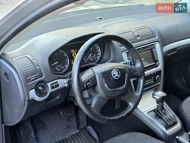 Серый Шкода Октавия, объемом двигателя 1.8 л и пробегом 226 тыс. км за 6400 $, фото 9 на Automoto.ua