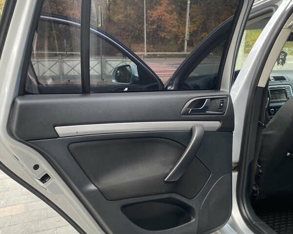 Серый Шкода Октавия, объемом двигателя 2 л и пробегом 259 тыс. км за 7200 $, фото 16 на Automoto.ua