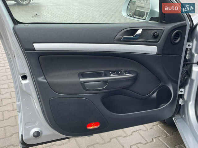 Серый Шкода Октавия, объемом двигателя 1.6 л и пробегом 226 тыс. км за 8999 $, фото 156 на Automoto.ua