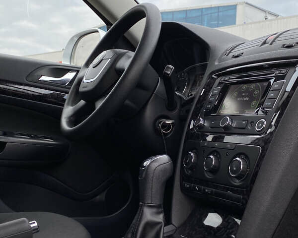 Серый Шкода Октавия, объемом двигателя 2 л и пробегом 273 тыс. км за 8200 $, фото 59 на Automoto.ua