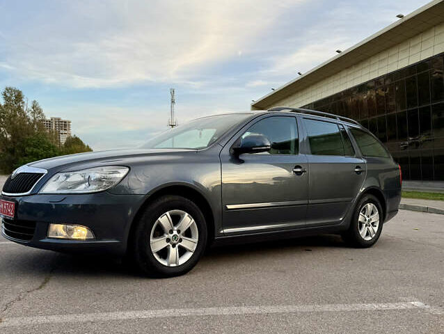 Серый Шкода Октавия, объемом двигателя 1.6 л и пробегом 210 тыс. км за 8999 $, фото 1 на Automoto.ua